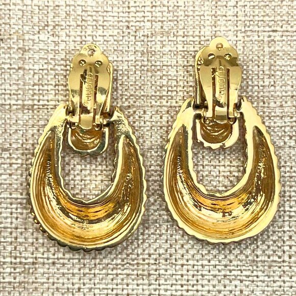 St. John doorknocker textured gold tone runway CLIP earrings - Picture 2 of 6